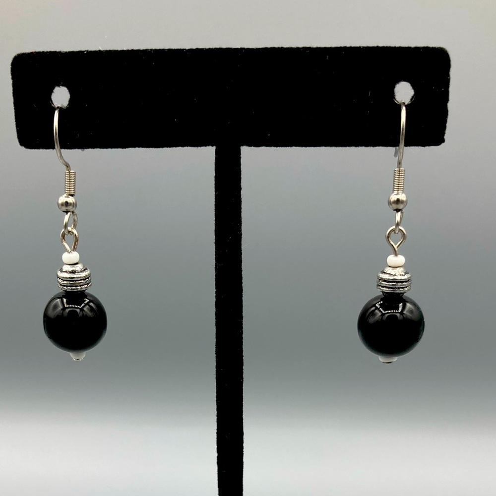 Simple & Classic Black & White Drop Earringd